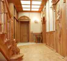 Интериорът на коридора в частна къща - руски стил на снимката