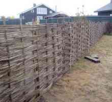 Как да направите плетена ограда със собствените си ръце
