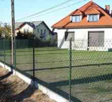 Как да инсталирате полюси за ограда в селска къща?