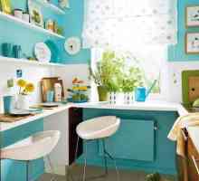 Красива кухня в син цвят на снимката