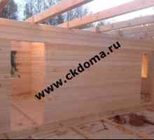Довършителни работи на дървени трупи, вътрешна украса на дървената къща в къщата, снимка