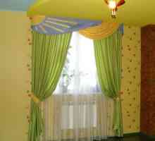 Комбинация от цветни завеси с жълти тапети за снимки