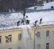 Почистване на снега от покривите на къщата и разходите за почистване на покривите
