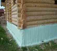 Затопляне на основата на дървена къща навън