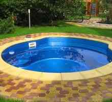 Вода на градинското парцел устройство на декоративно езерце в страната, плувен басейн в градината