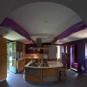 Виолет в кухнята