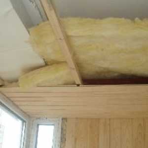 Как и с какъв материал да затопли дървен таван в частна къща