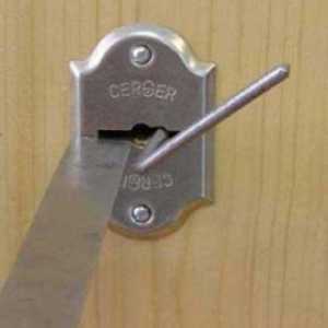Как мога да отключа заключване на врата без ключ
