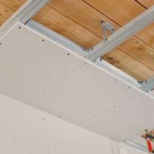 Как да поправите тавана с гипсокартон в дървена къща