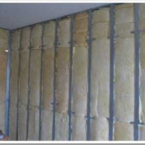 Как да изолира стената вътре в апартамента? Как да изолирате тухлена стена в пластмасова пяна?