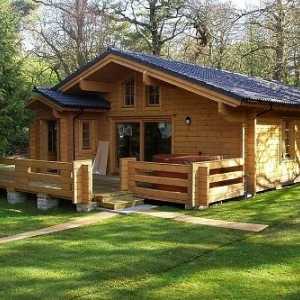 Красивата дървена едноетажна къща съчетава комфорт, екологичност и функционалност