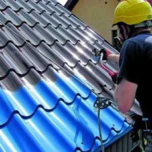 Възможно ли е да боядисвате метални покриви?