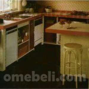 Оригиналните кухненски мебели в долния етаж го правят сами