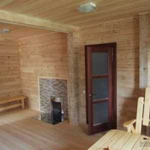 Таван в дървена къща в страната