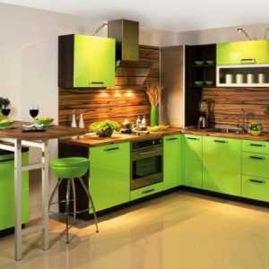 Chic интериор на кухня с светлозелена цветна снимка