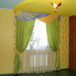 Комбинация от цветни завеси с жълти тапети за снимки