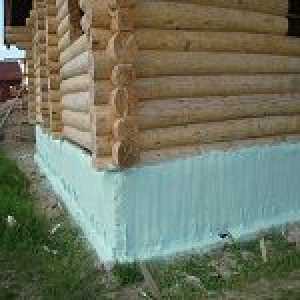 Затопляне на старата основа на дървена къща