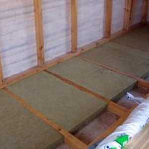 Изберете материал за подова изолация в дървена къща
