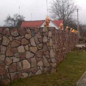 Ограда на бута камък видове и етапи на строителството снимка